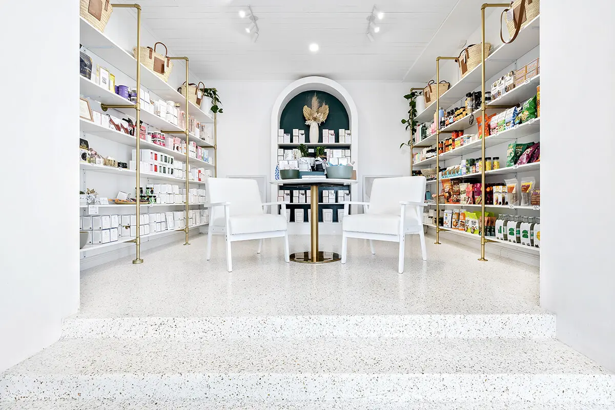Showroom in Ultra Flake Ice and Gold Mica
